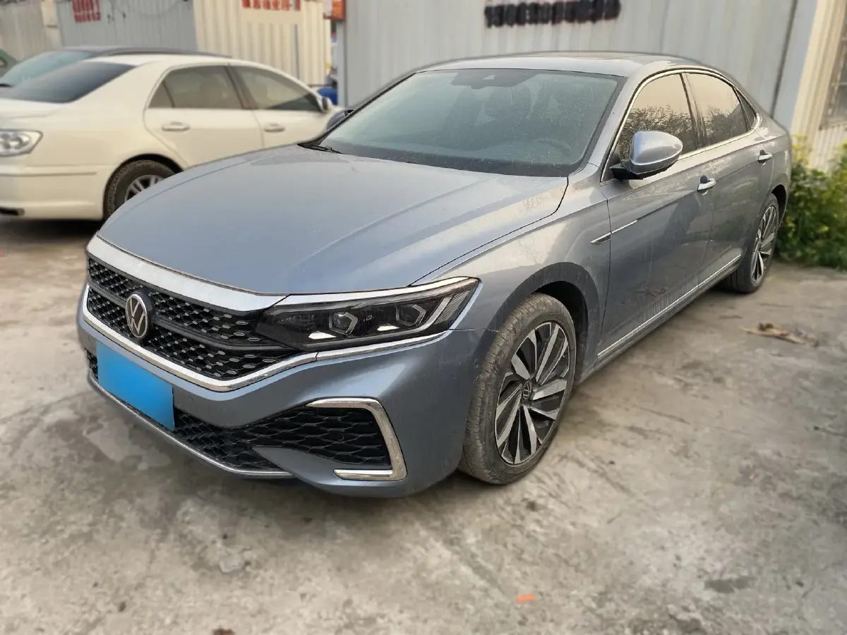 2022 Volkswagen Passat 2.0T 186HP L4 7DCT