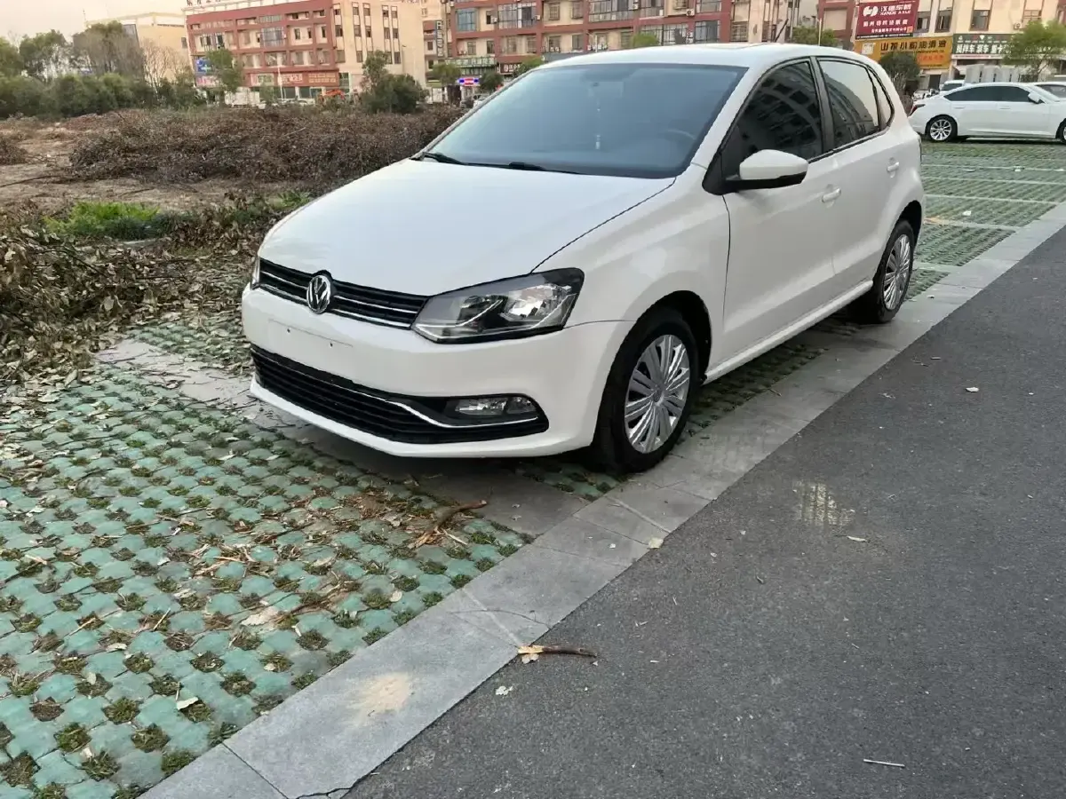 2014 Volkswagen Polo 1.6L 110HP L4 6AT
