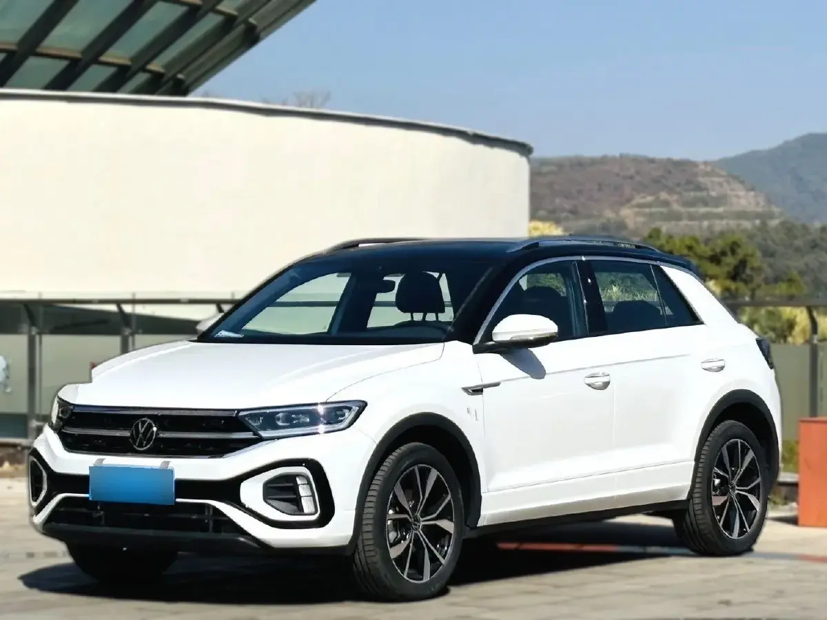 2025 Volkswagen T-Roc 1.5T 160HP L4 7DCT