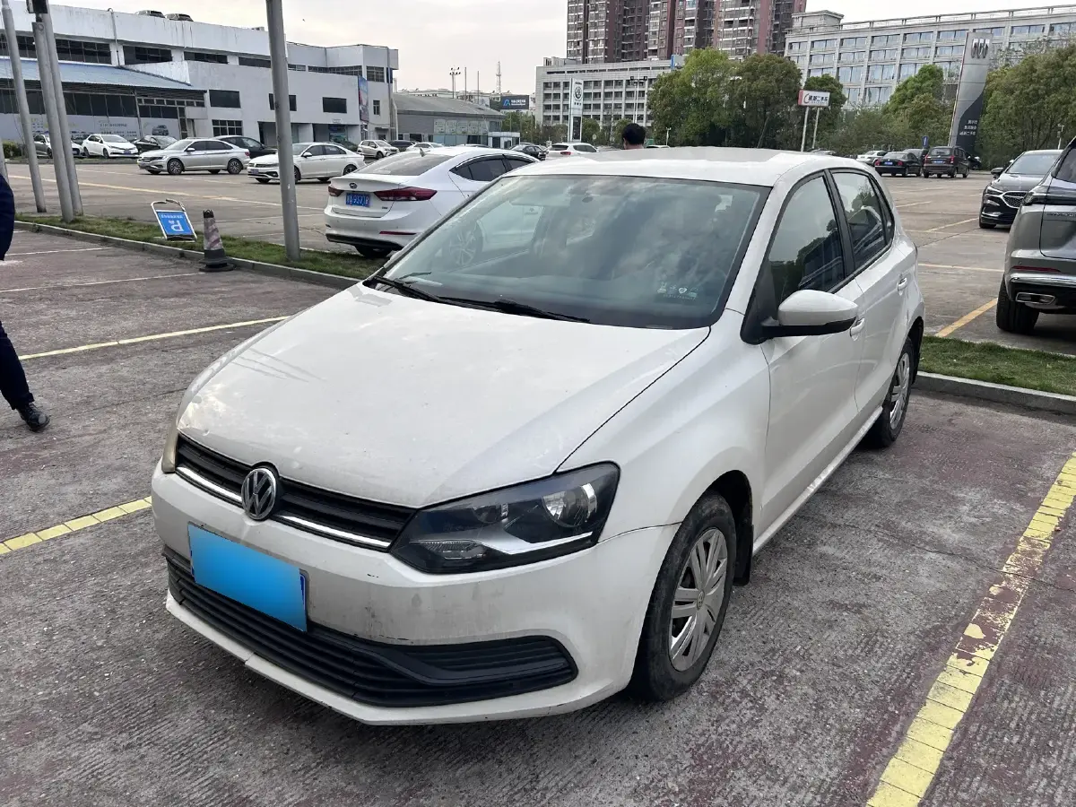 2016 Volkswagen Polo 1.4L 90HP L4 6AT