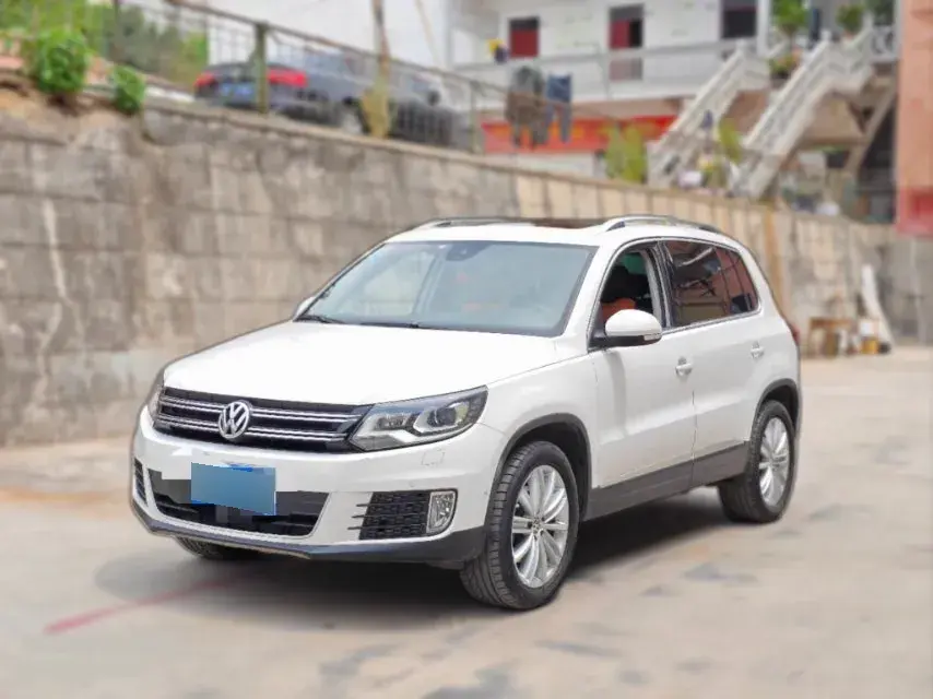 2013 Volkswagen Tiguan 2.0T 200HP L4 6AT