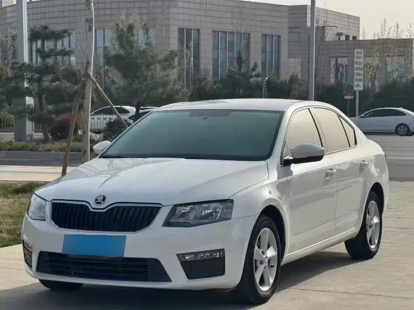 2017 Skoda Octavia 1.6L 110HP L4 5MT