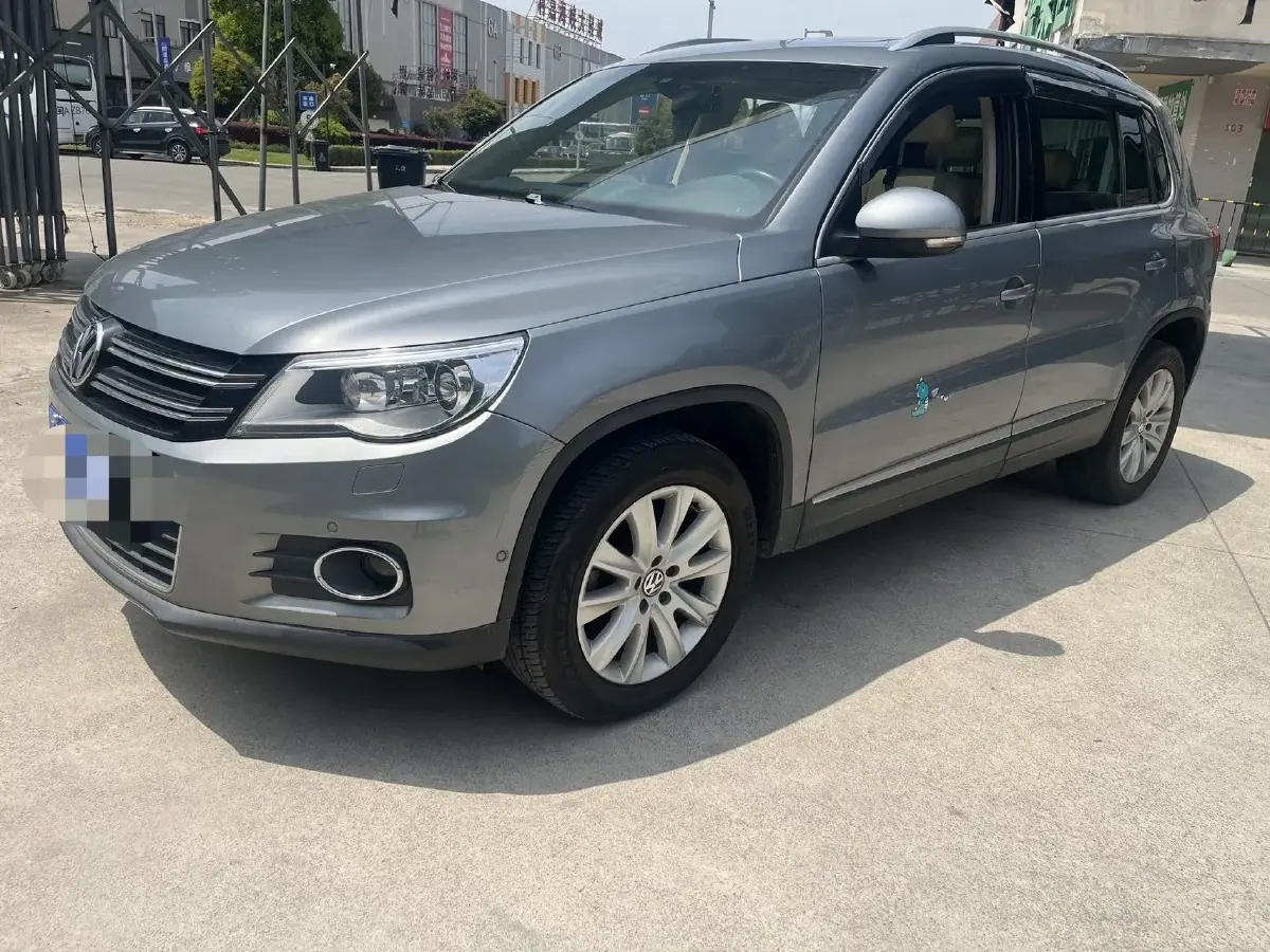 2010 Volkswagen Tiguan 2.0T 200HP L4 6AT