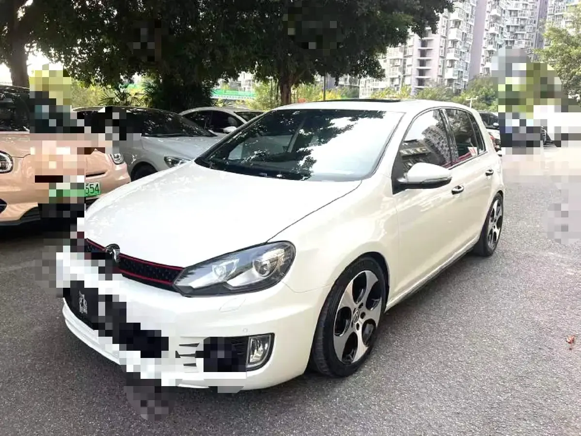 2012 Volkswagen GolfGTI 2.0T 200HP L4 6DCT