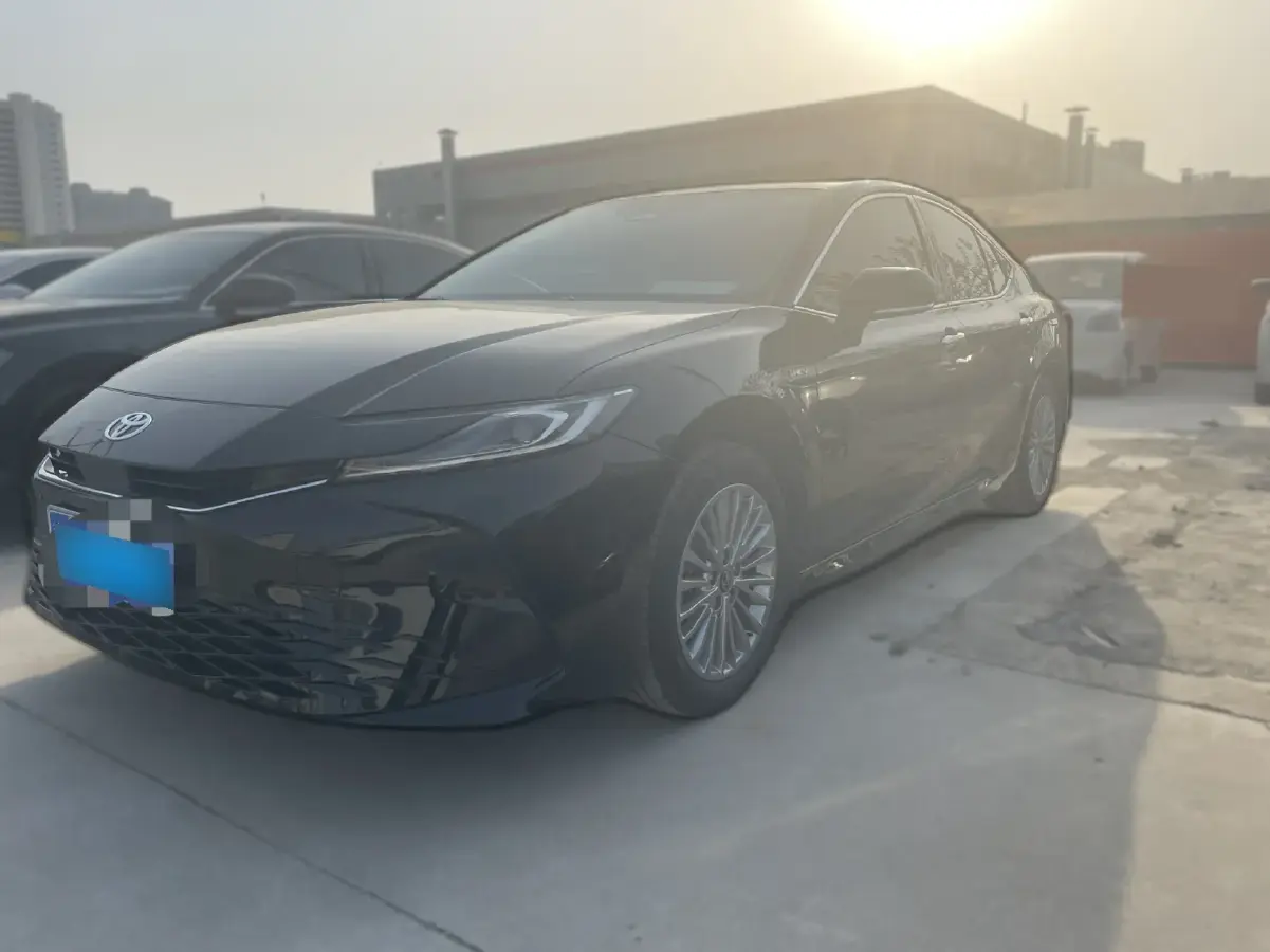 2024 Toyota Camry 2.0L 152HP L4 E-CVT Hybrid