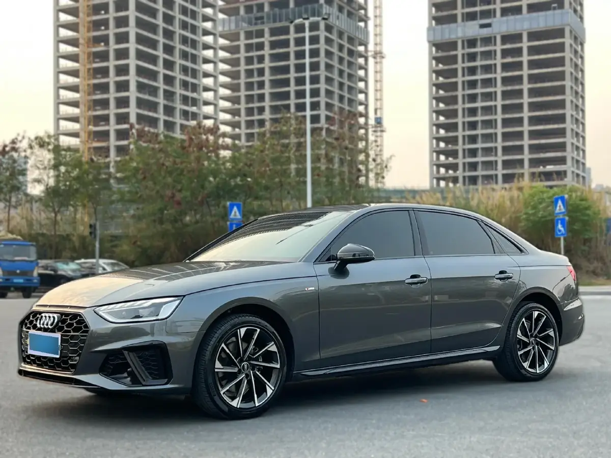 2023 Audi A4L 2.0T 190HP L4 7DCT