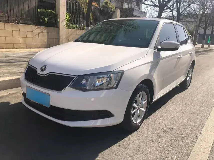 2015 Skoda Fabia 1.6L 110HP L4 6AT