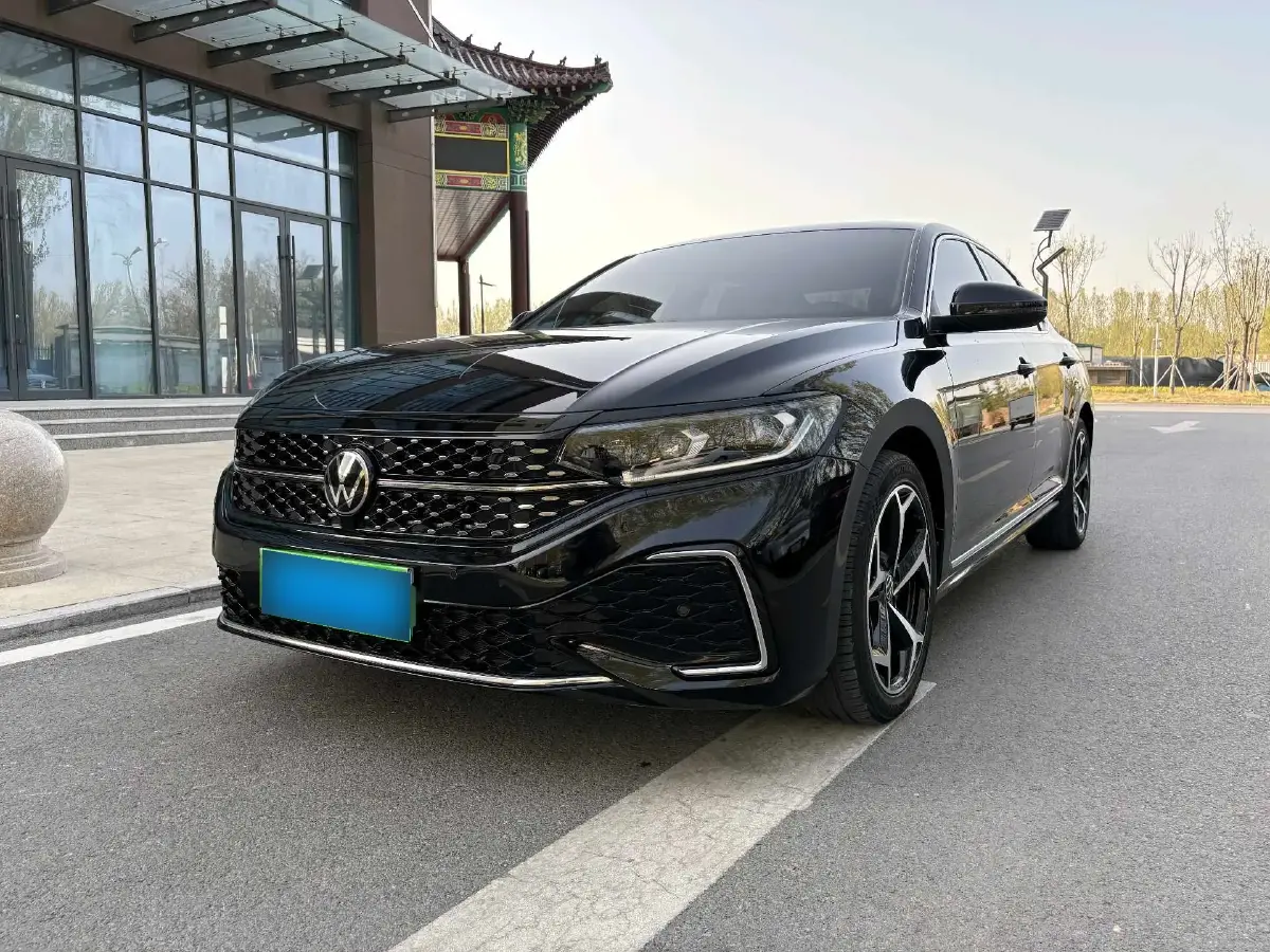 2022 Volkswagen Passat 2.0T 186HP L4 7DCT