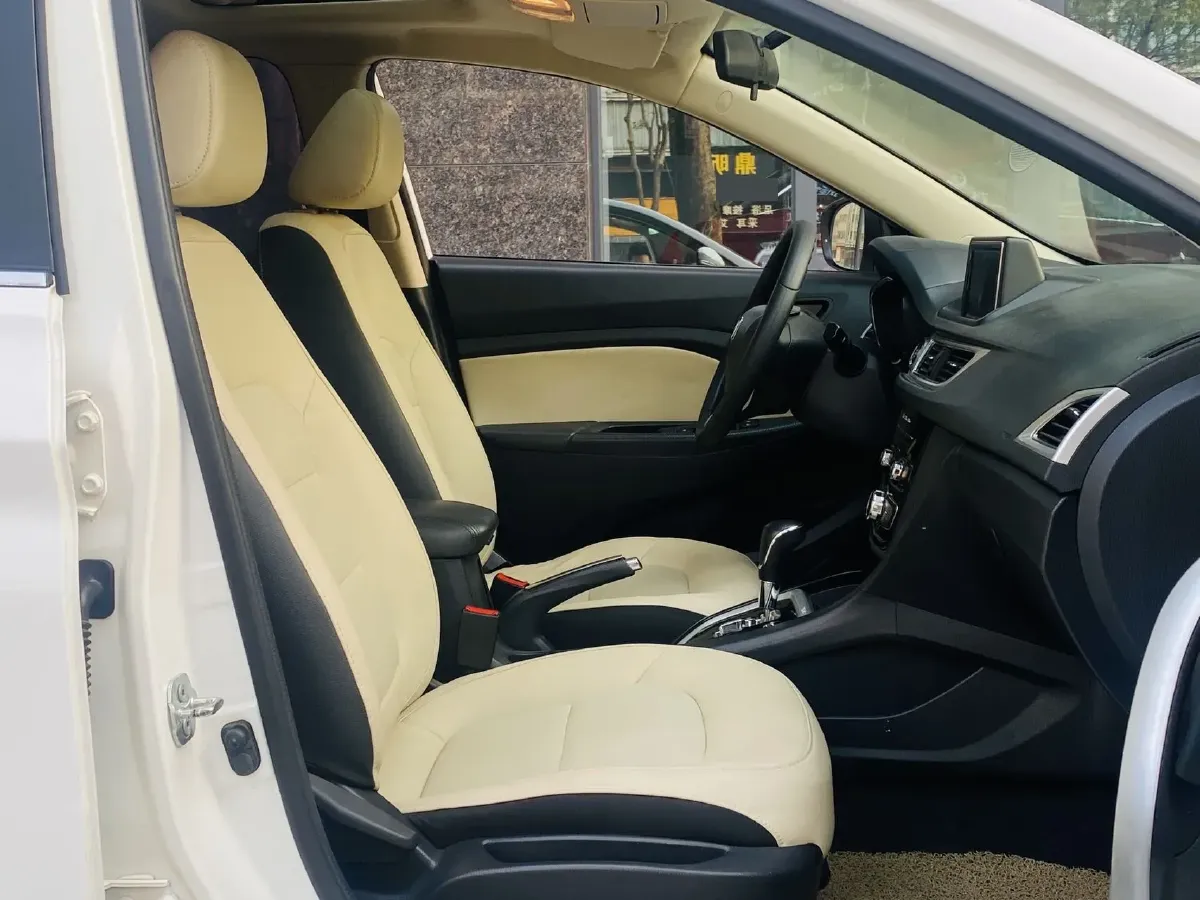 2016 ChangAn Alsvin V7 1.6L 124HP L4 5MT,autocango,china used car exporter,china ev exporter,chinese used car exporter,chinese used ev exporter