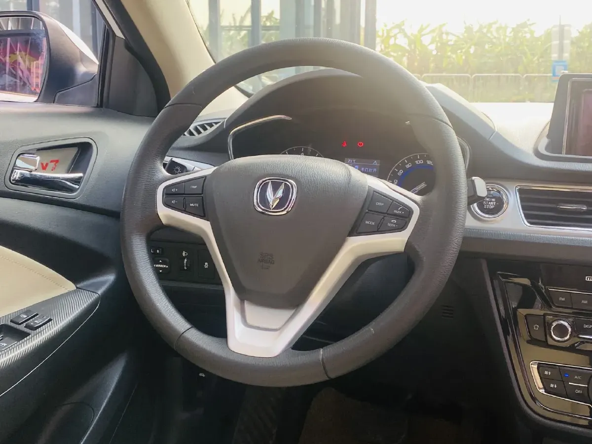 2016 ChangAn Alsvin V7 1.6L 124HP L4 5MT,autocango,china used car exporter,china ev exporter,chinese used car exporter,chinese used ev exporter