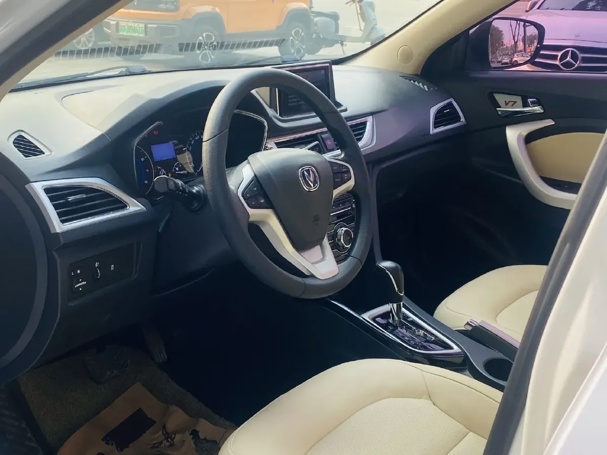 2016 ChangAn Alsvin V7 1.6L 124HP L4 5MT,autocango,china used car exporter,china ev exporter,chinese used car exporter,chinese used ev exporter