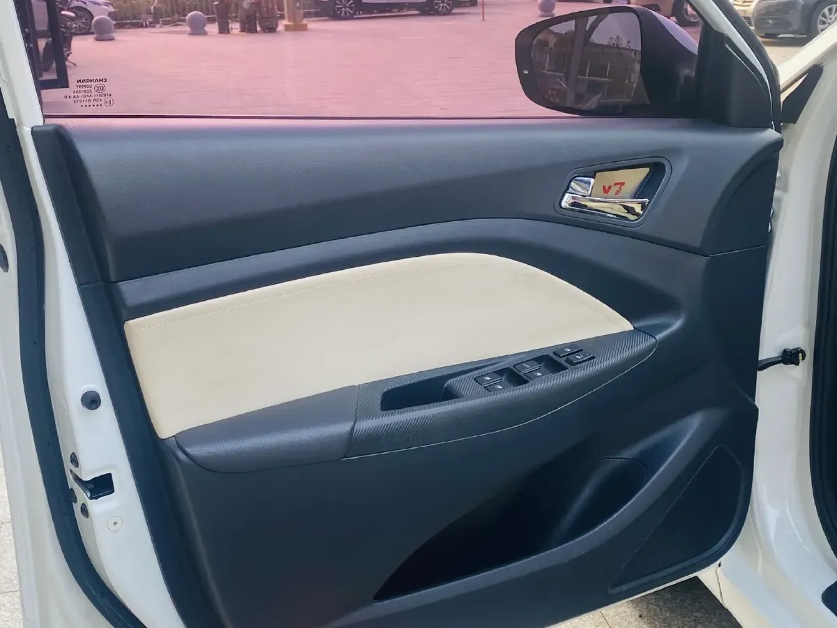 2016 ChangAn Alsvin V7 1.6L 124HP L4 5MT,autocango,china used car exporter,china ev exporter,chinese used car exporter,chinese used ev exporter