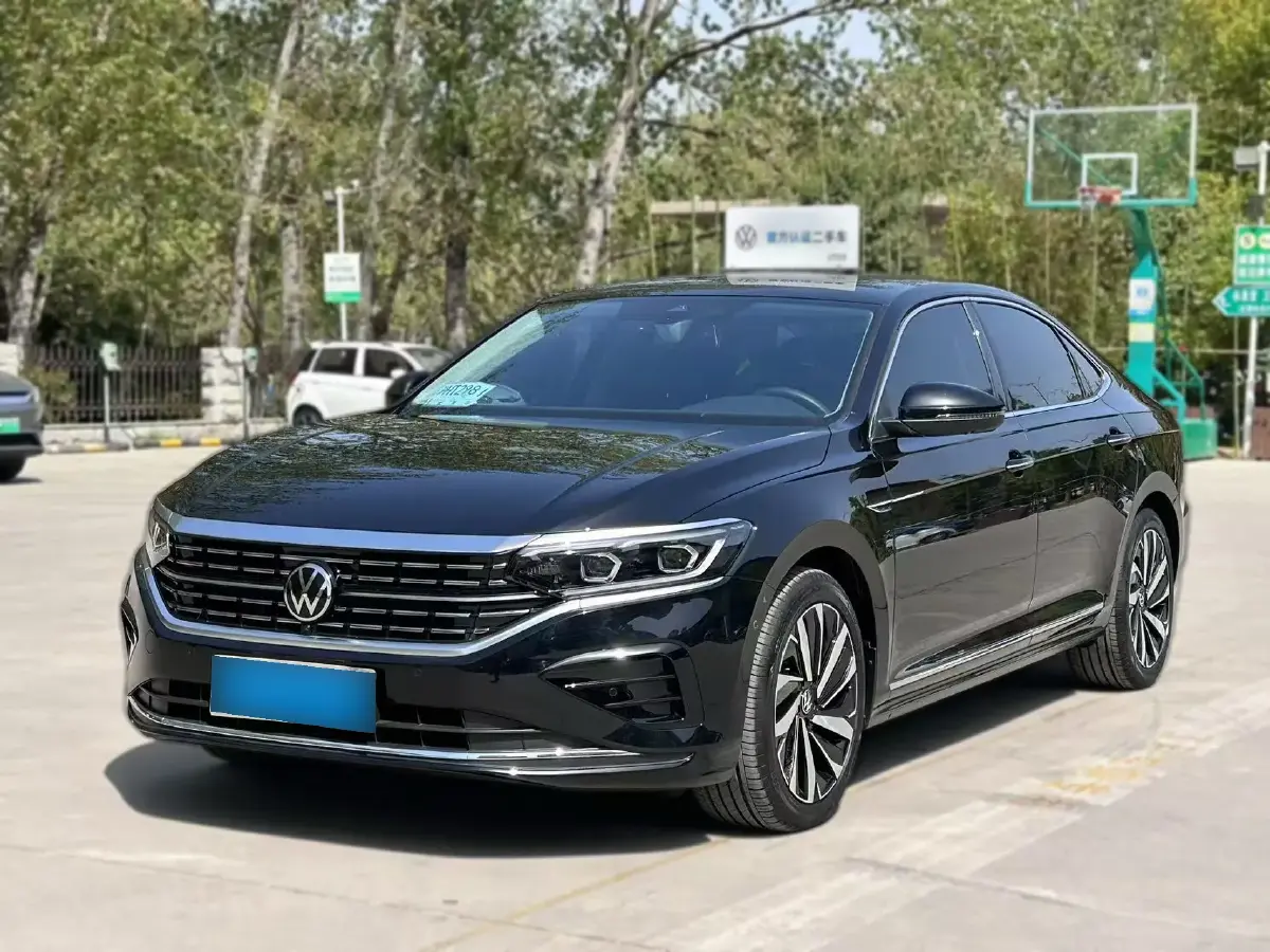 2024 Volkswagen Passat 2.0T 220HP L4 7DCT