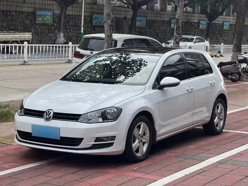 2015 Volkswagen Golf 1.2T 110HP L4 7DCT
