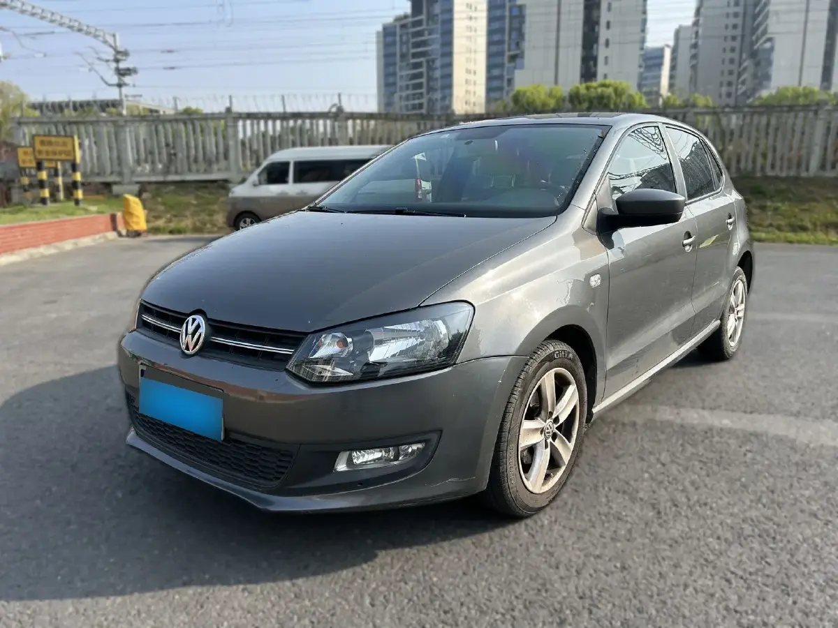 2011 Volkswagen Polo 1.4L 86HP L4 6AT