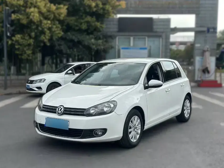 2012 Volkswagen Golf 1.6L 105HP L4 5MT