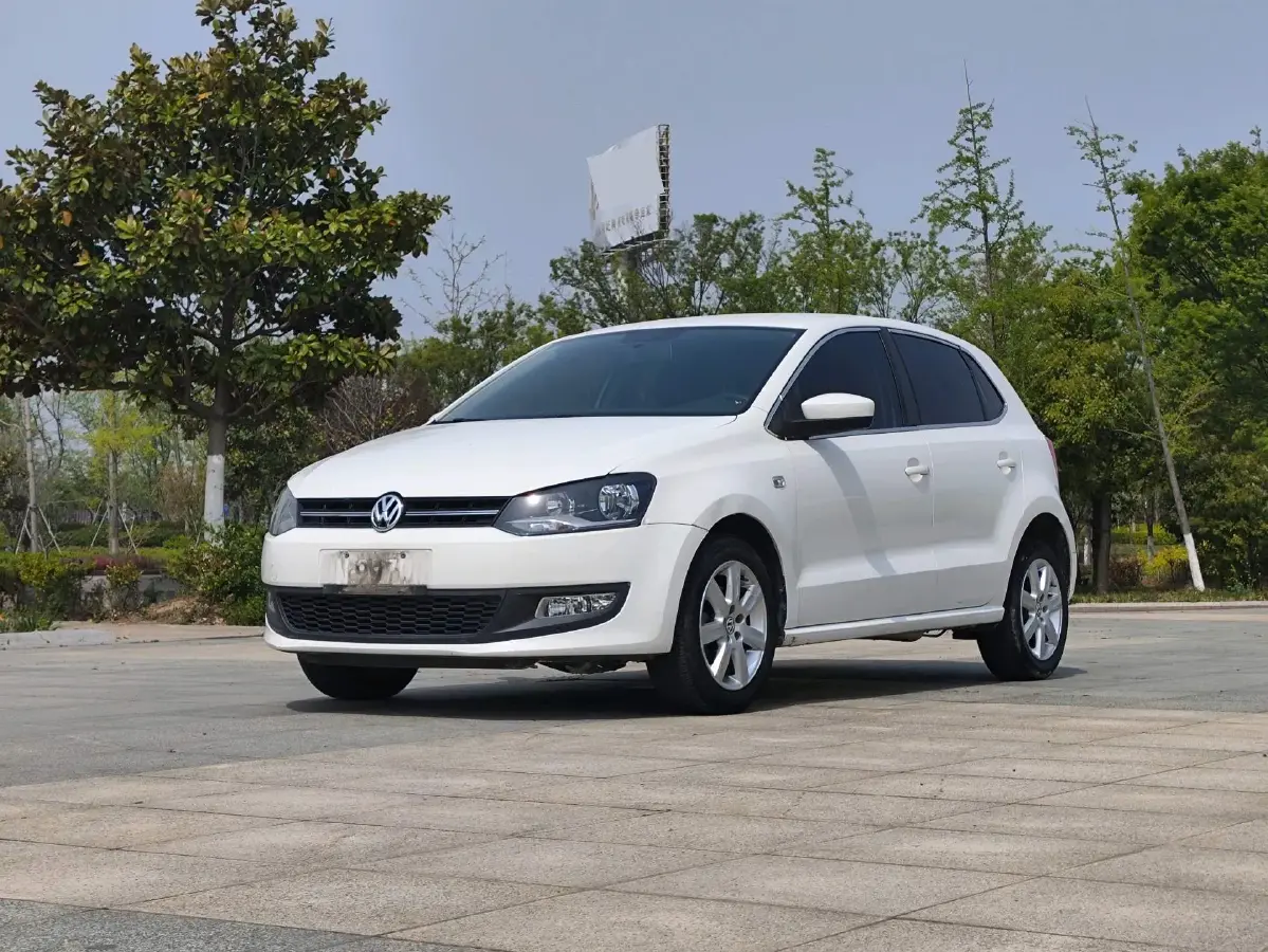 2013 Volkswagen Polo 1.4L 86HP L4 5MT