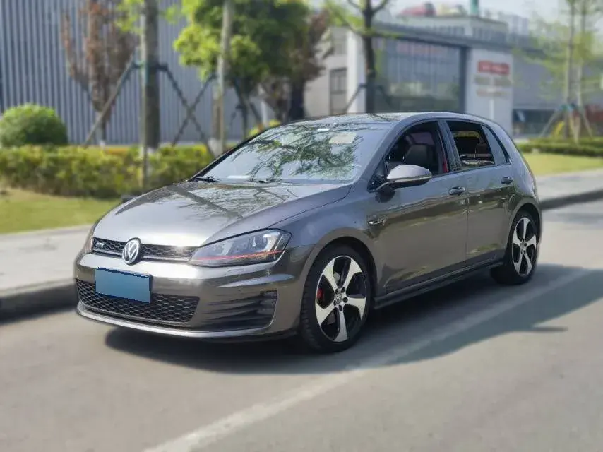 2016 Volkswagen GolfGTI 2.0T 220HP L4 7DCT