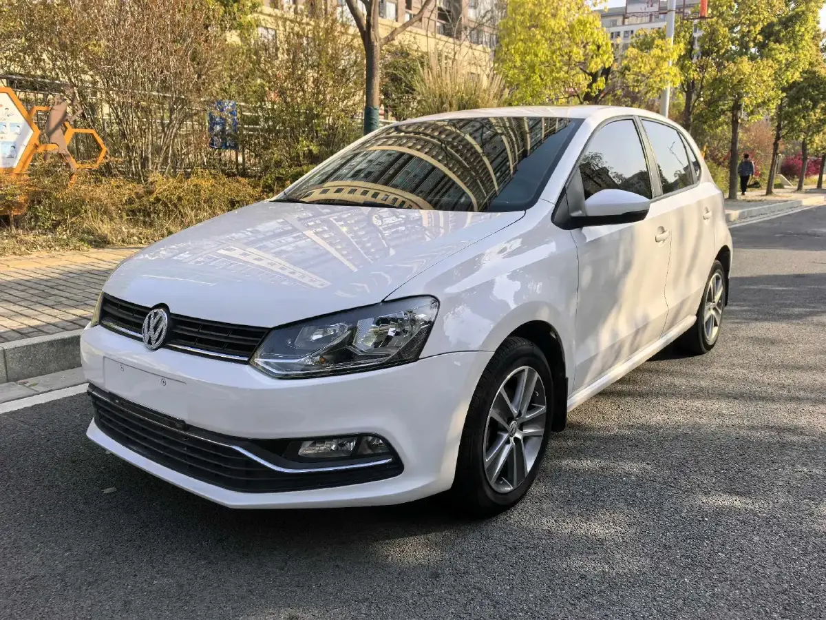 2016 Volkswagen Polo 1.6L 110HP L4 5MT