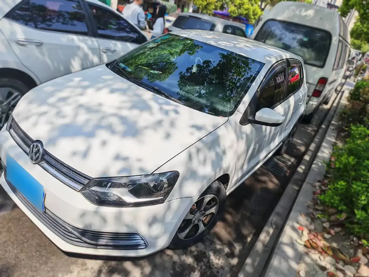 2016 Volkswagen Polo 1.4L 90HP L4 6AT