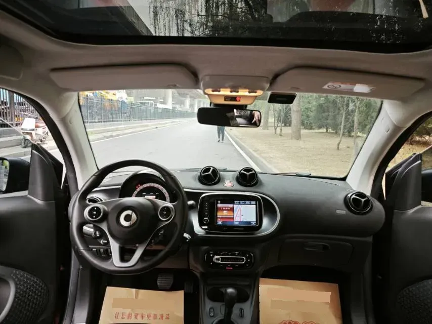2019 Smart smart fortwo 0.9T 90HP L3 6DCT,autocango,china used car exporter,china ev exporter,chinese used car exporter,chinese used ev exporter