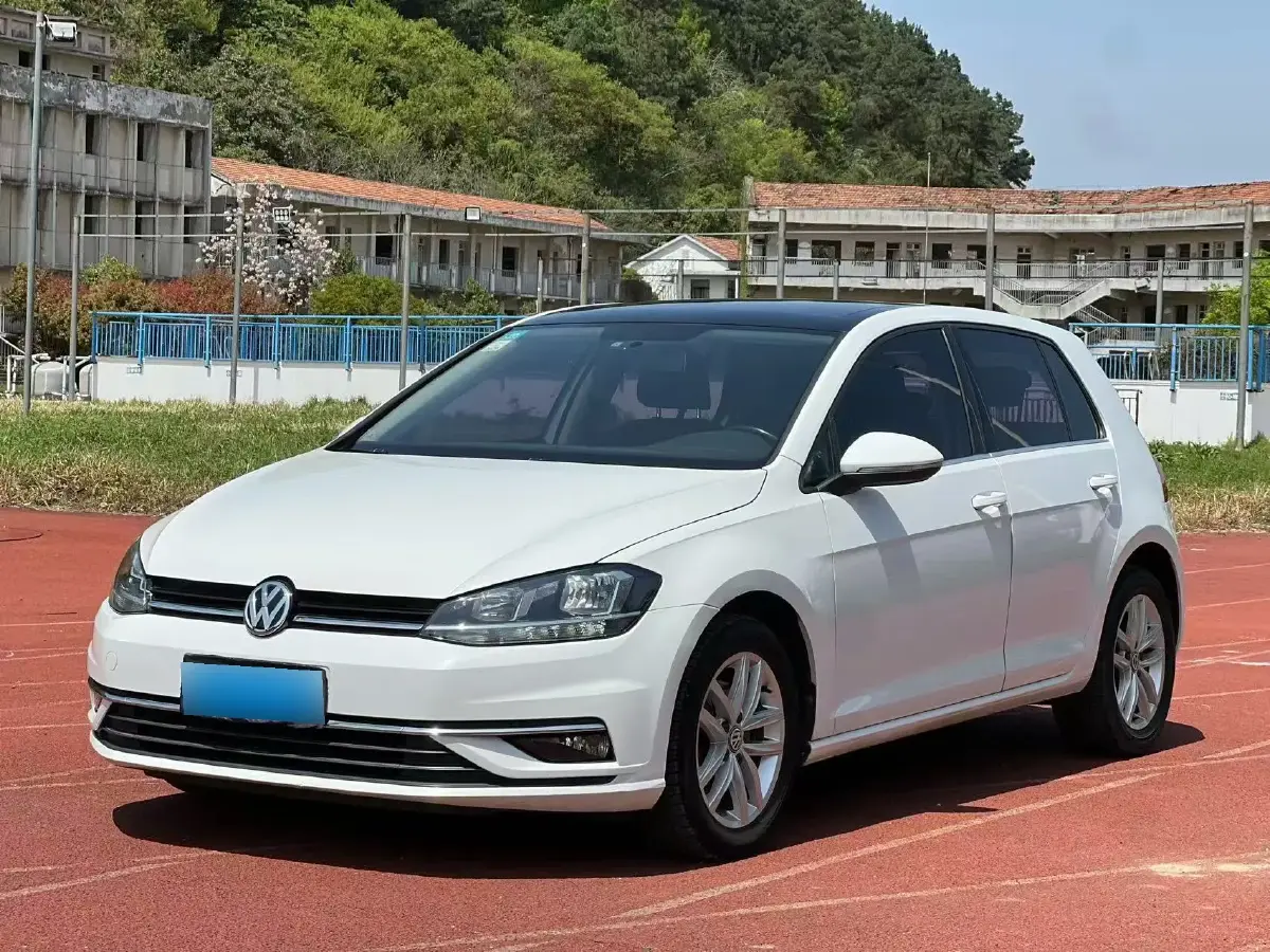 2010 Volkswagen Golf 1.6L 105HP L4 5MT