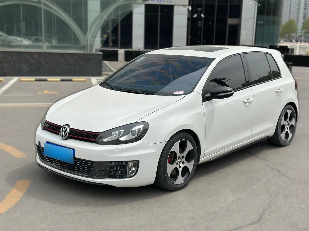 2012 Volkswagen GolfGTI 2.0T 200HP L4 6DCT