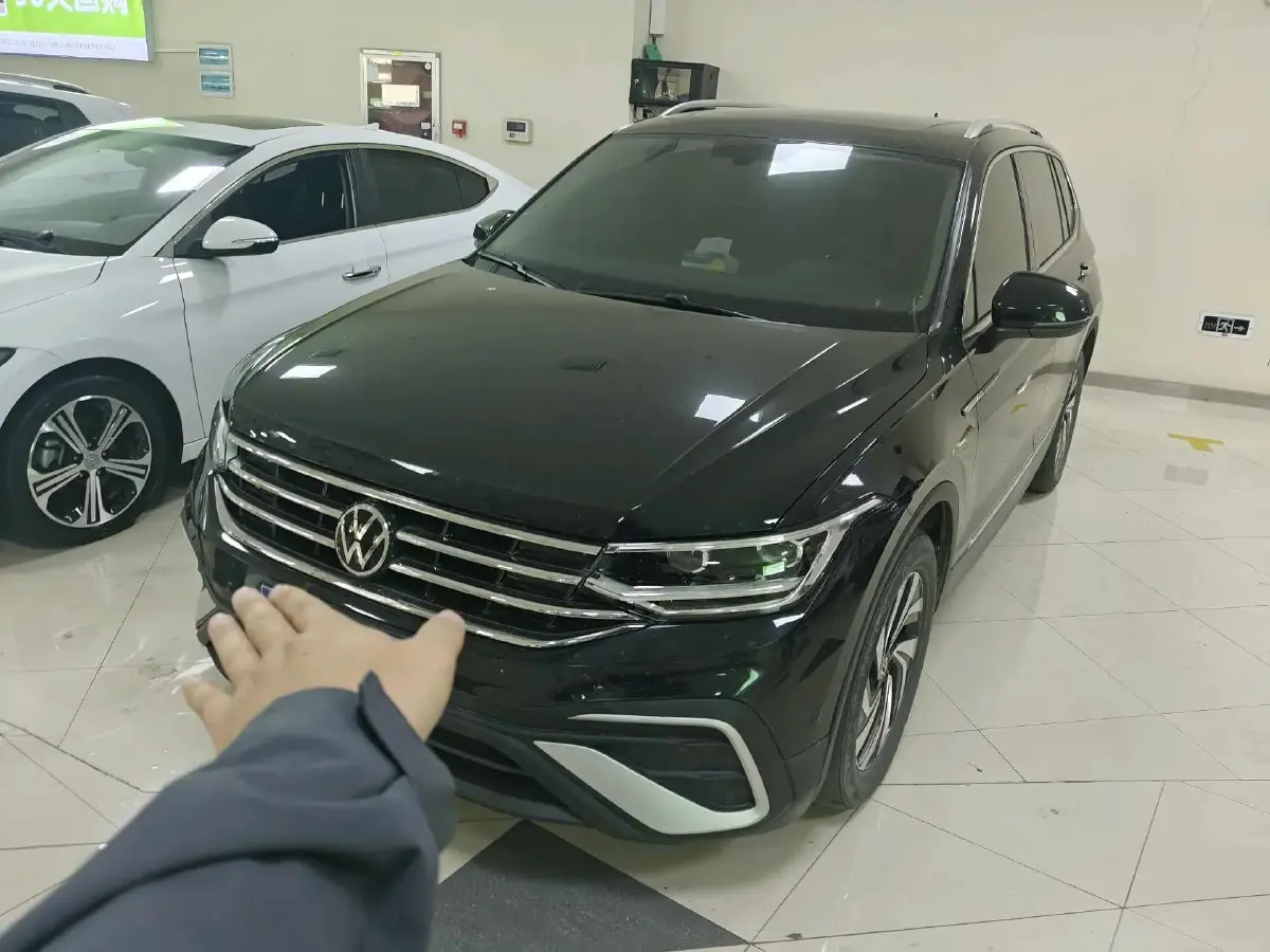 2023 Volkswagen Tiguan L 2.0T 186HP L4 7DCT