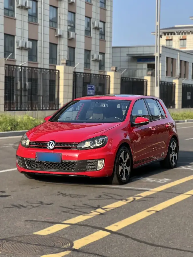 2012 Volkswagen GolfGTI 2.0T 200HP L4 6DCT