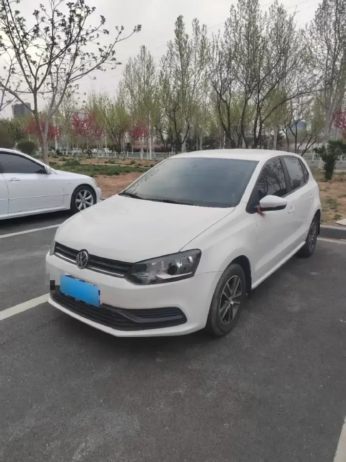 2016 Volkswagen Polo 1.4L 90HP L4 6AT