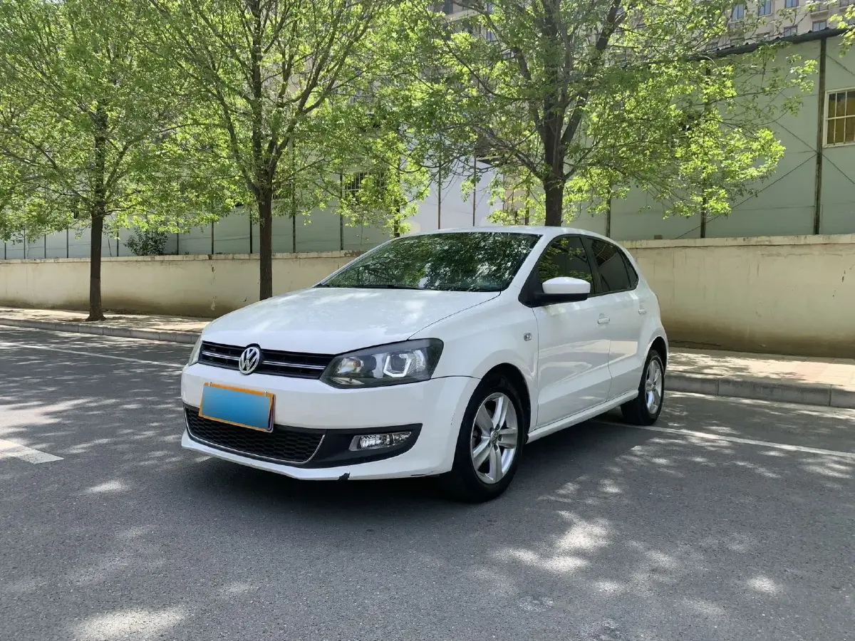 2011 Volkswagen Polo 1.4L 86HP L4 6AT