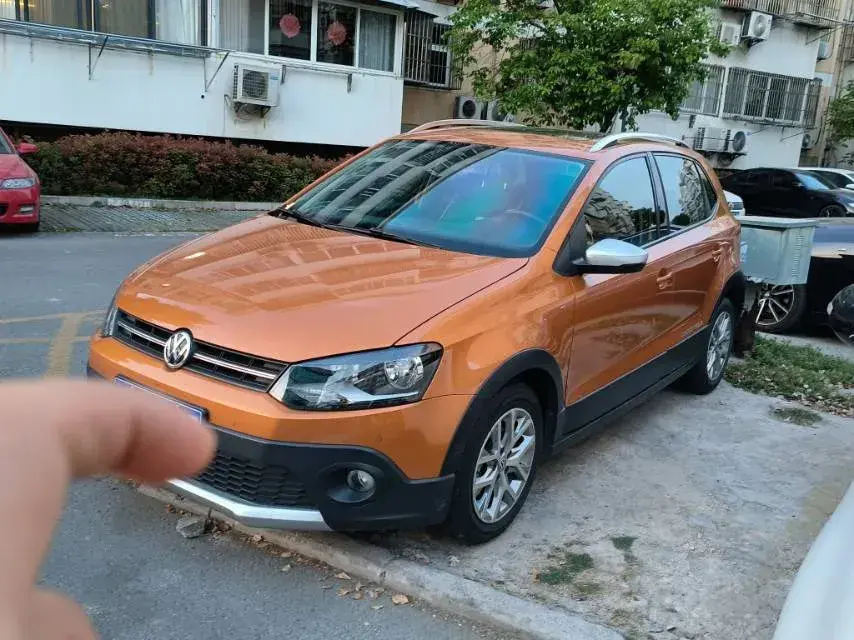 2014 Volkswagen Polo 1.6L 110HP L4 5MT