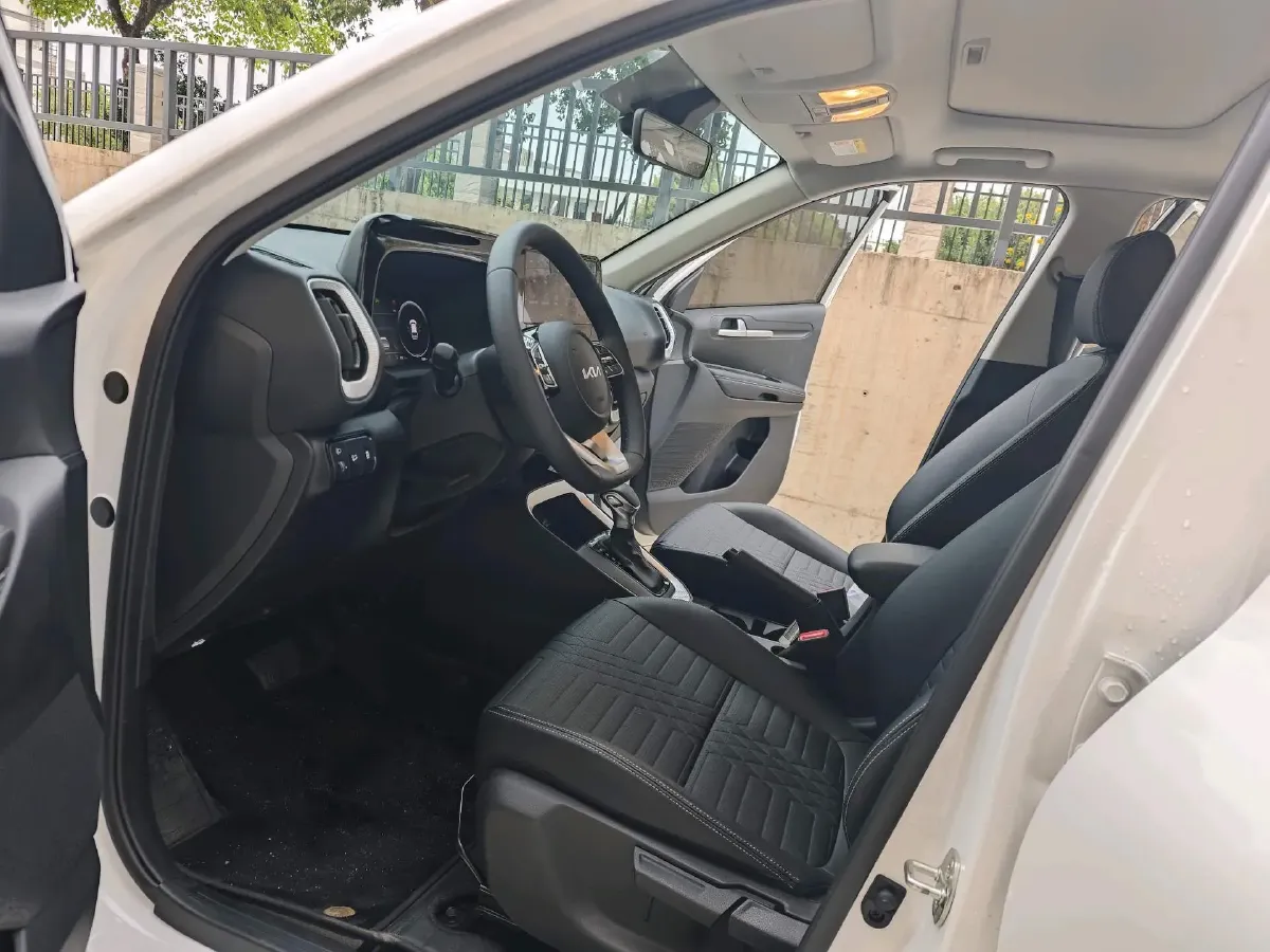 2024 Kia Sonet 1.5L 115HP L4 CVT,autocango,china used car exporter,china ev exporter,chinese used car exporter,chinese used ev exporter