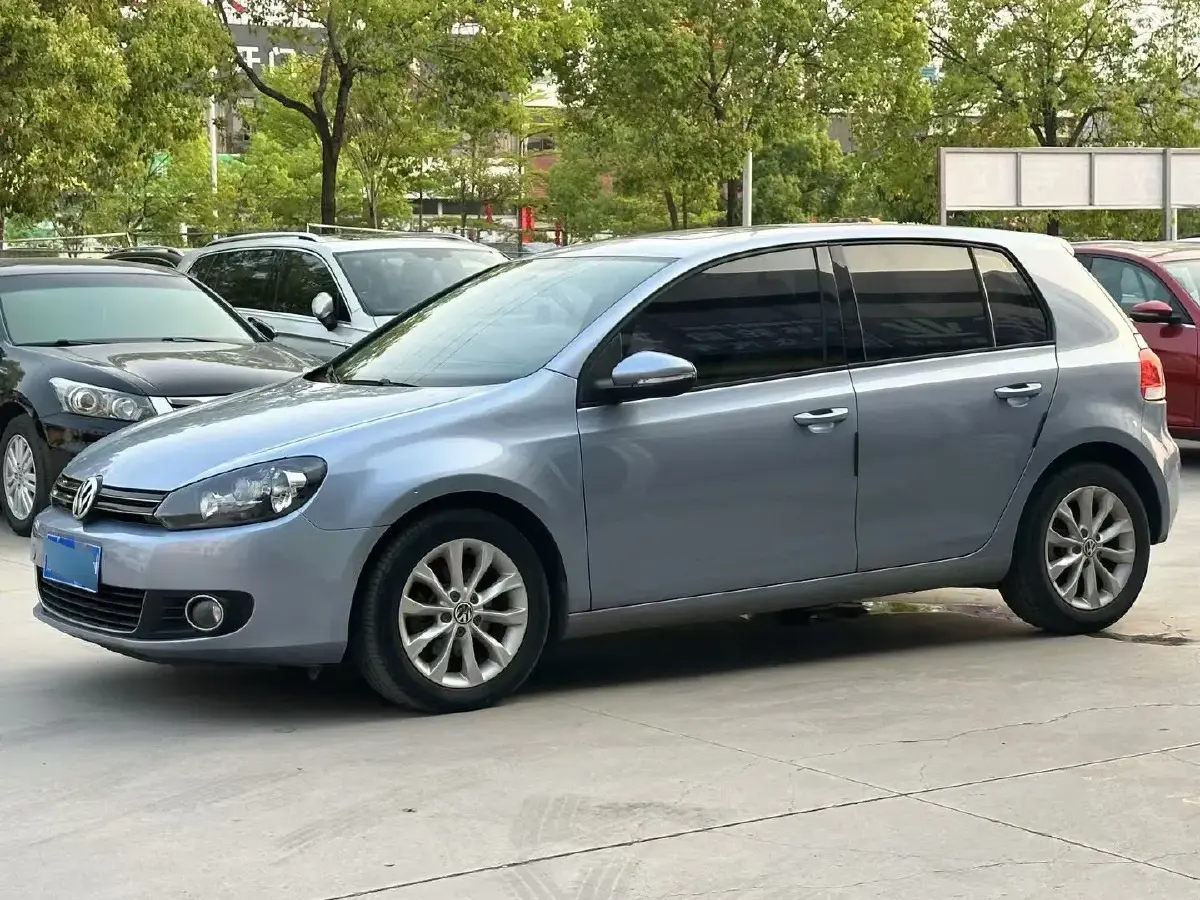 2012 Volkswagen Golf 1.6L 105HP L4 6AT