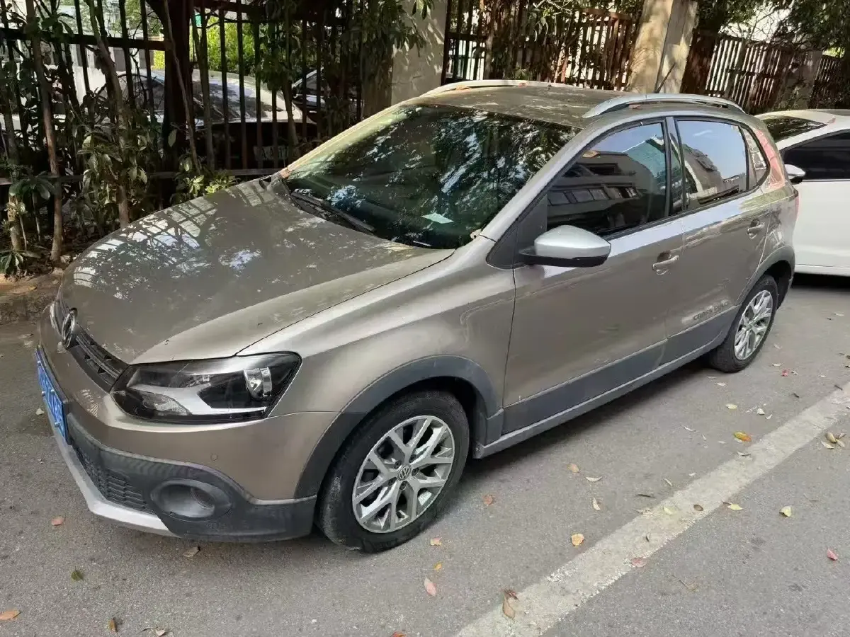 2014 Volkswagen Polo 1.6L 110HP L4 5MT