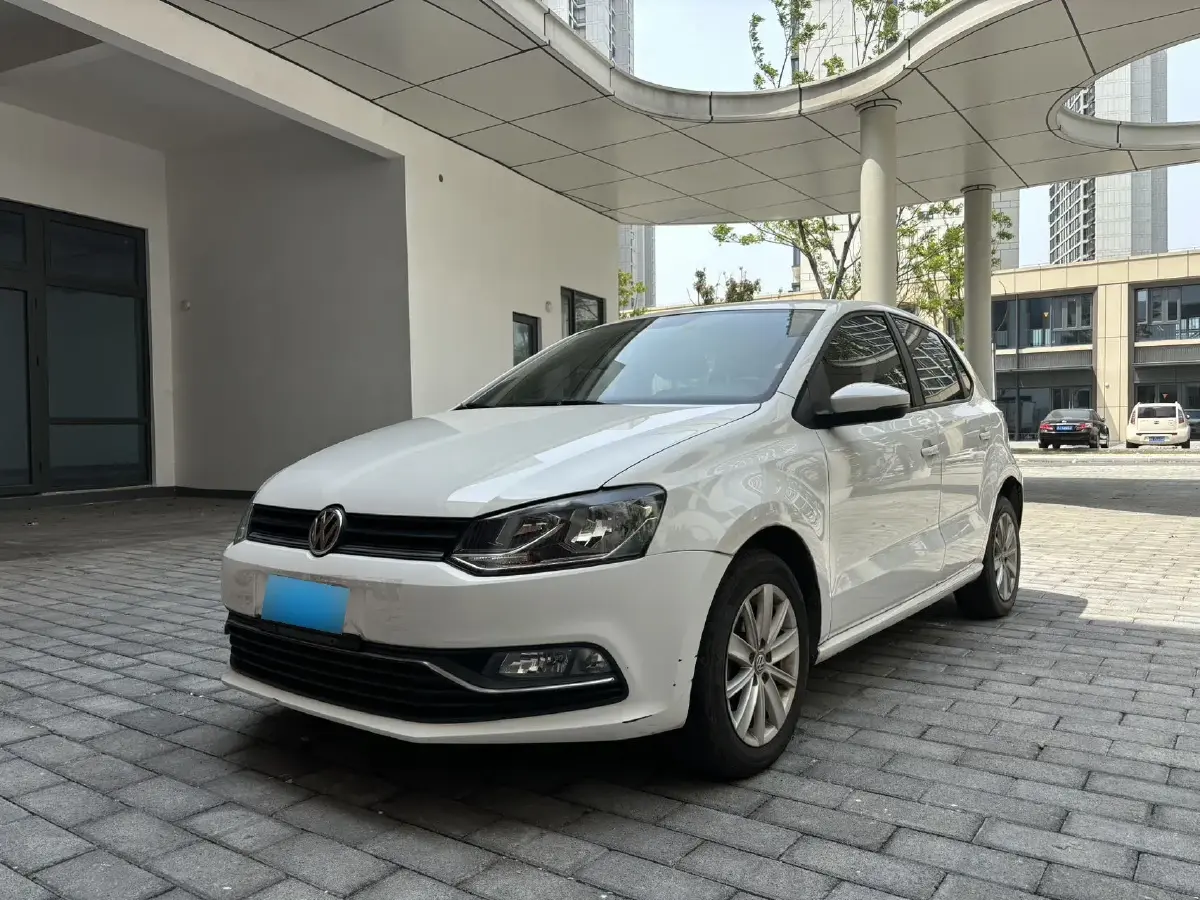 2014 Volkswagen Polo 1.6L 110HP L4 6AT