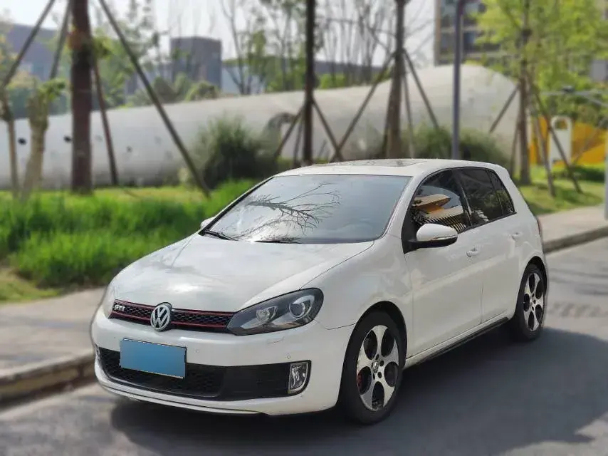 2012 Volkswagen GolfGTI 2.0T 200HP L4 6DCT