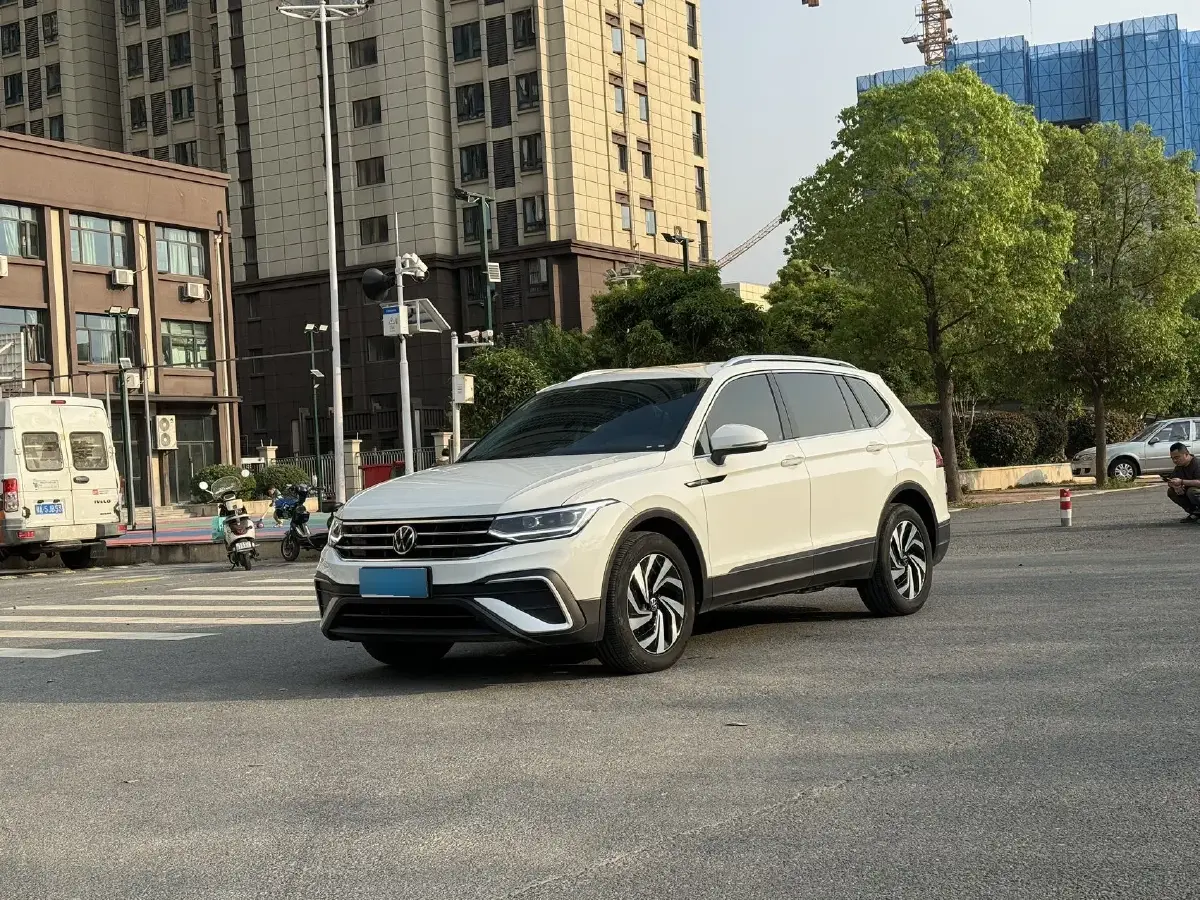 2023 Volkswagen Tiguan L 2.0T 186HP L4 7DCT