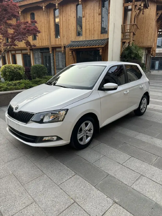 2015 Skoda Fabia 1.4L 90HP L4 6AT