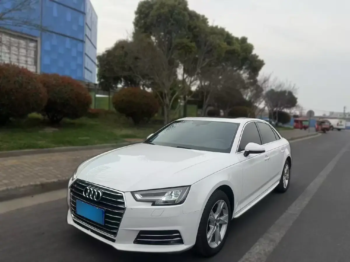 2017 Audi A4L 2.0T 190HP L4 7DCT