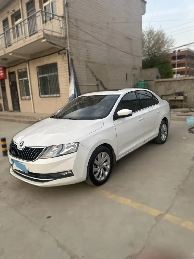 2019 Skoda Rapid 1.5L 110HP L4 5MT