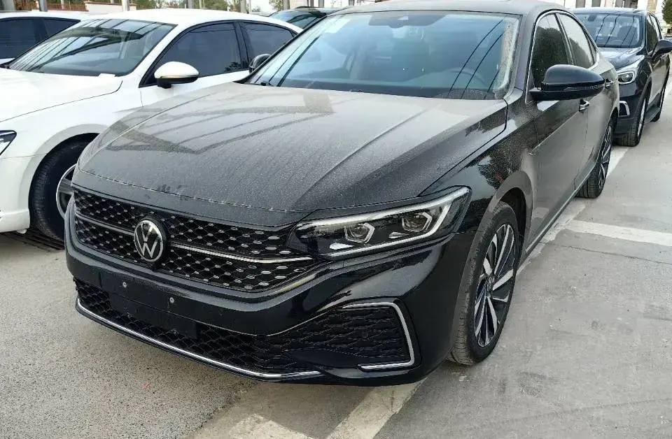 2022 Volkswagen Passat 2.0T 186HP L4 7DCT