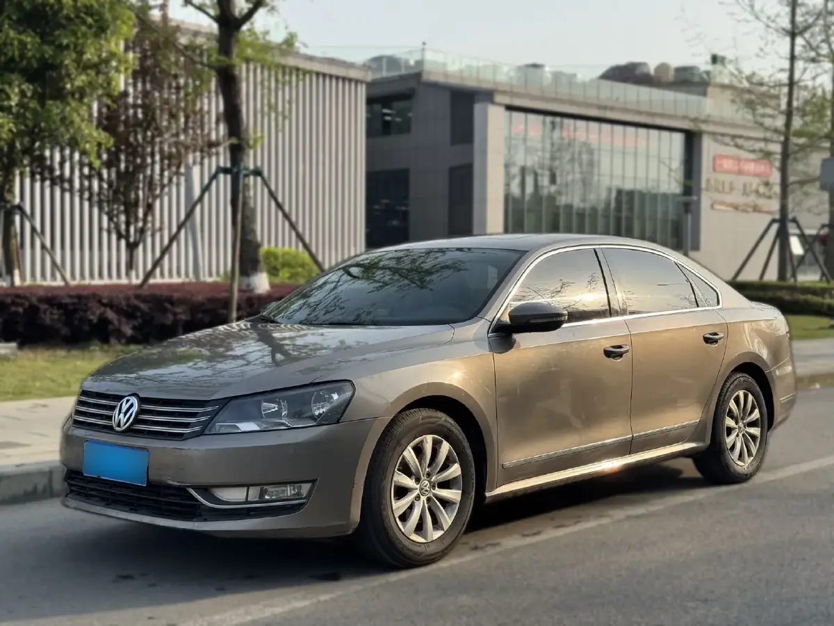 2013 Volkswagen Passat 1.4T 131HP L4 5MT