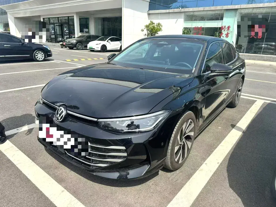 2025 Volkswagen Passat 2.0T 220HP L4 7DCT