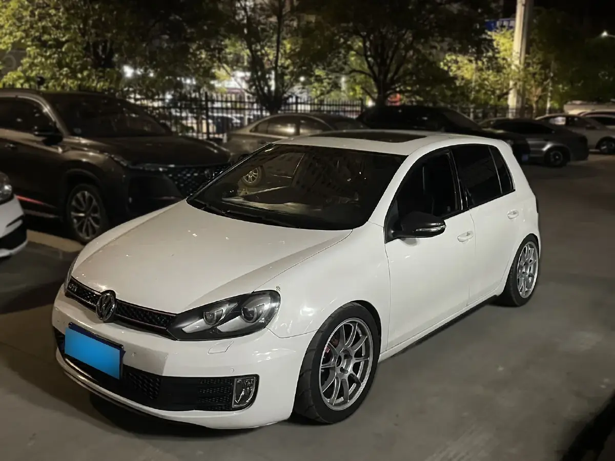 2010 Volkswagen GolfGTI 2.0T 200HP L4 6DCT