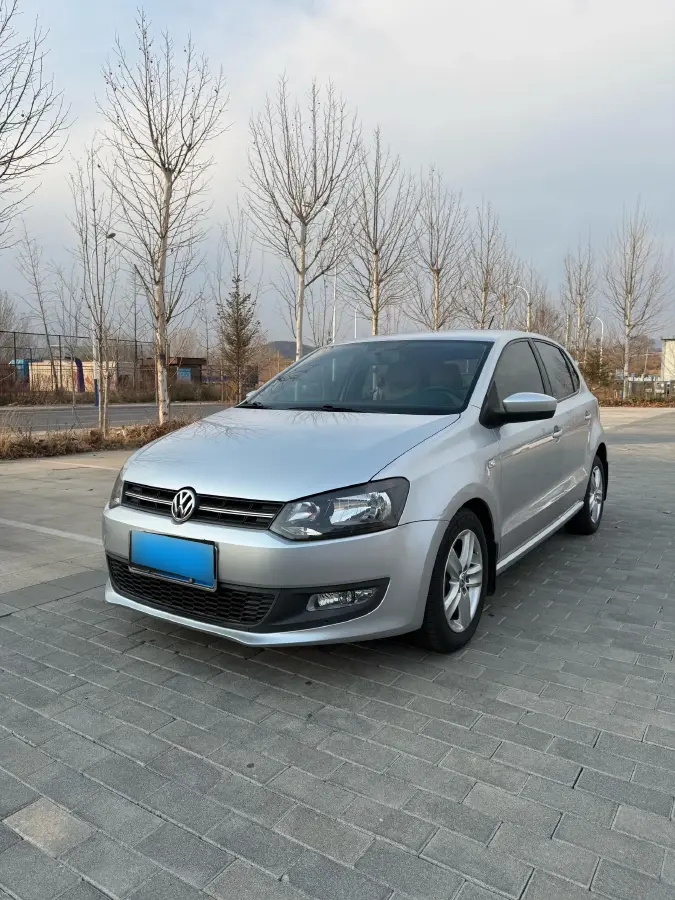2011 Volkswagen Polo 1.4L 86HP L4 6AT