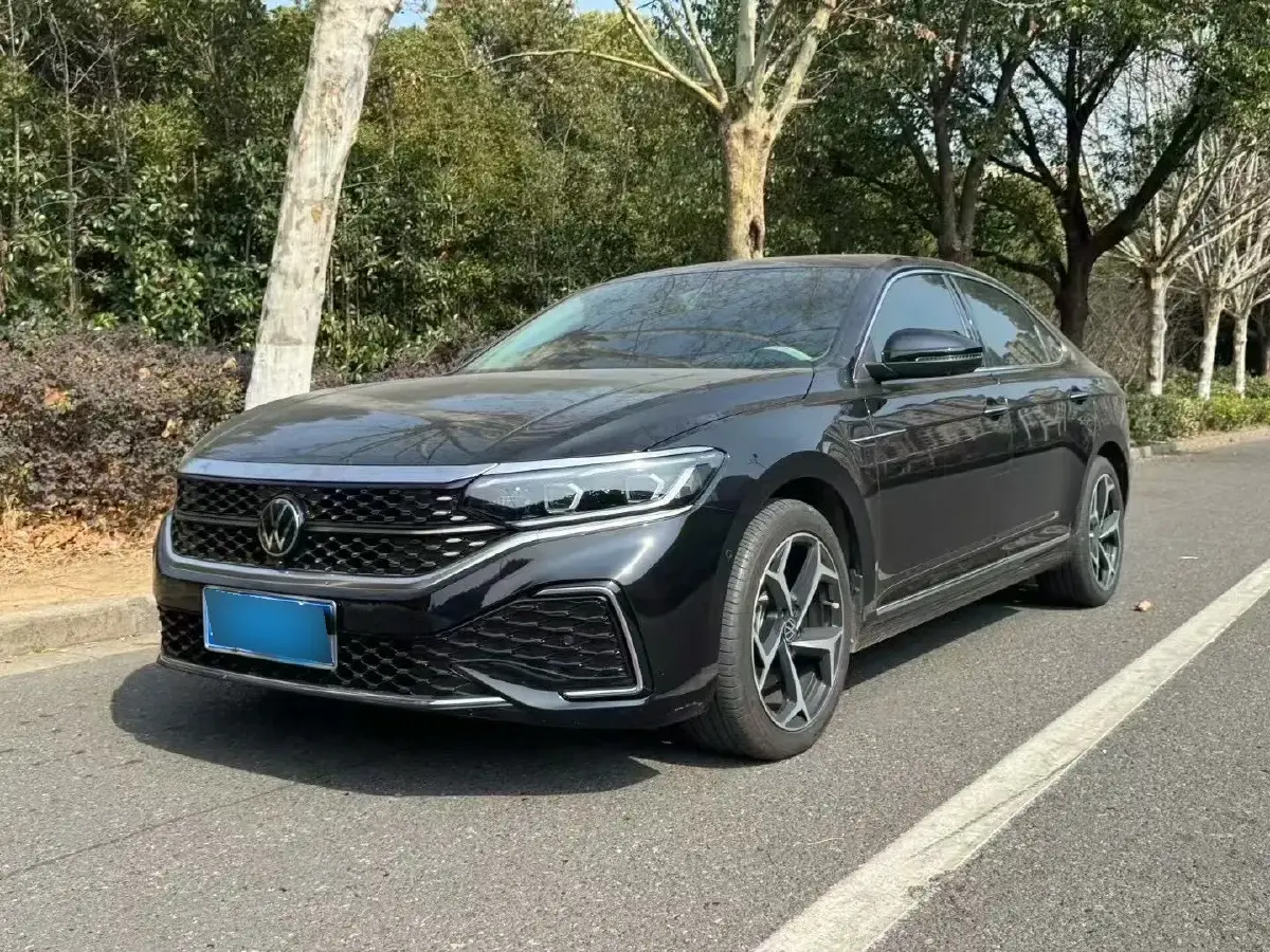 2023 Volkswagen Passat 2.0T 186HP L4 7DCT