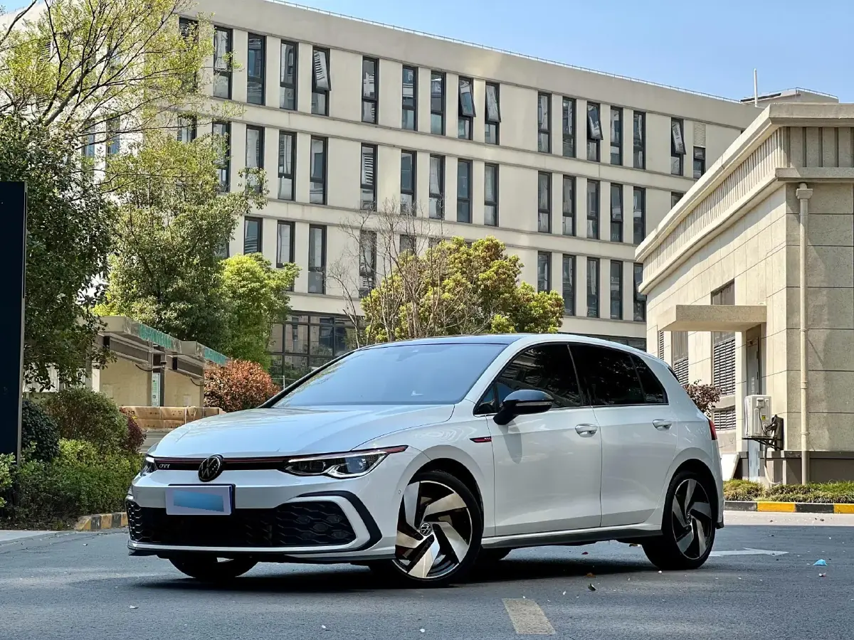 2023 Volkswagen GolfGTI 2.0T 220HP L4 7DCT