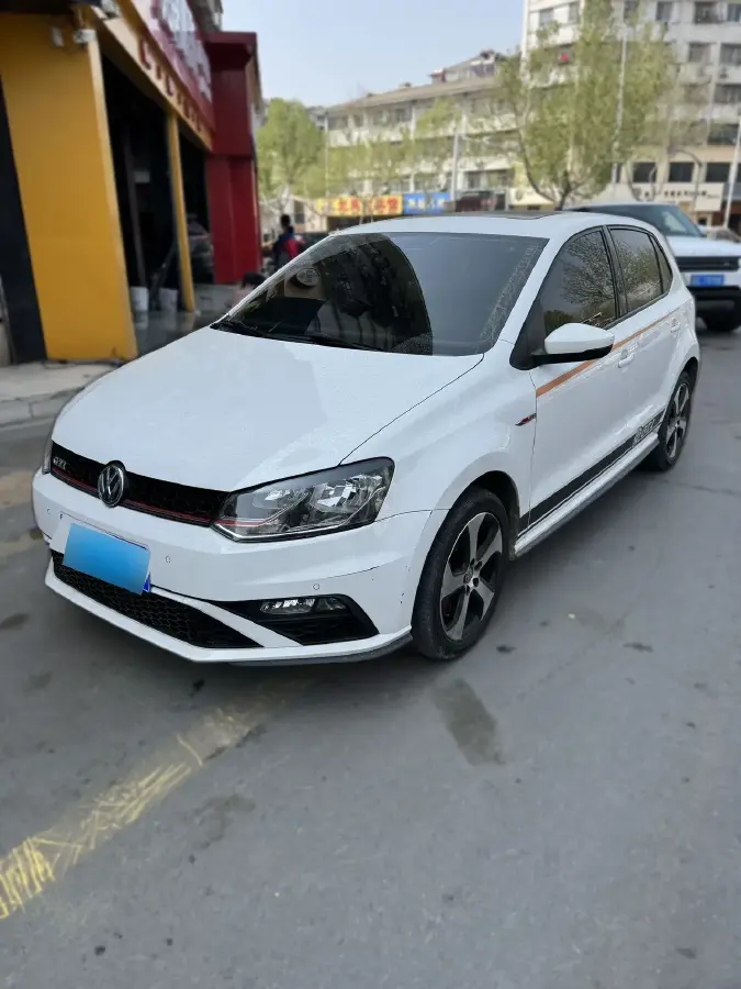 2016 Volkswagen Polo 1.4T 150HP L4 7DCT