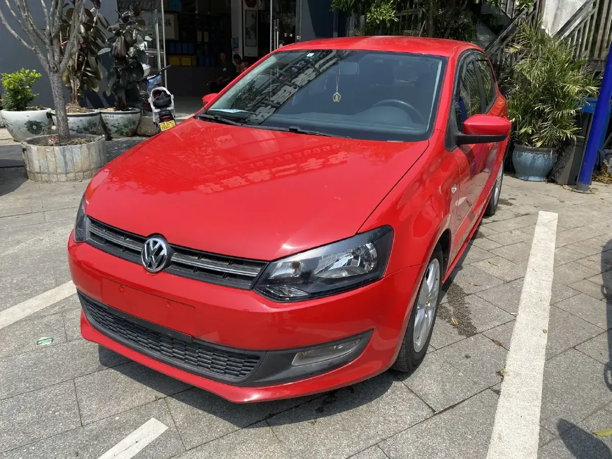 2011 Volkswagen Polo 1.4L 86HP L4 6AT